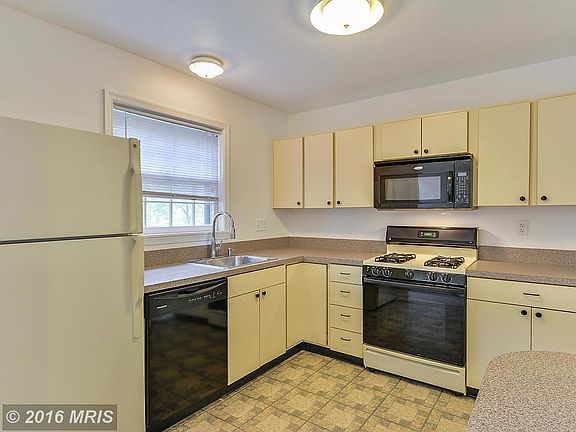 3rd image of 14852 Bodley Sq