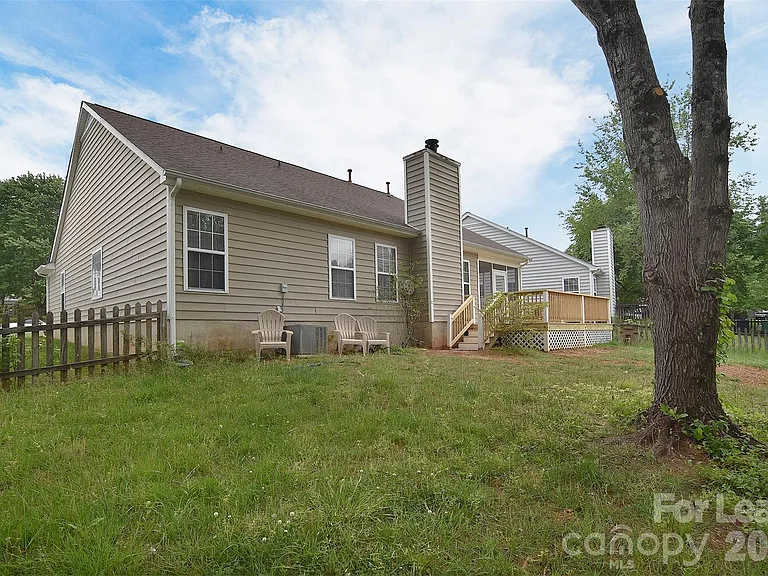 550 Carlisle Dr — Photo 36