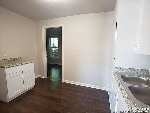 4th image of 1529 N Walters APT 4