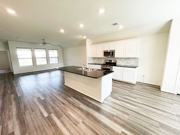 2nd image of 5823 Big Bluestem Ln