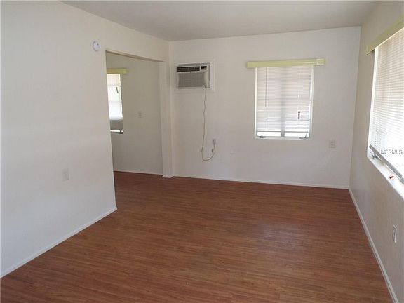 2nd image of 128 W Green St