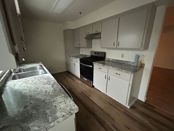 5th image of 279 S G St APT A
