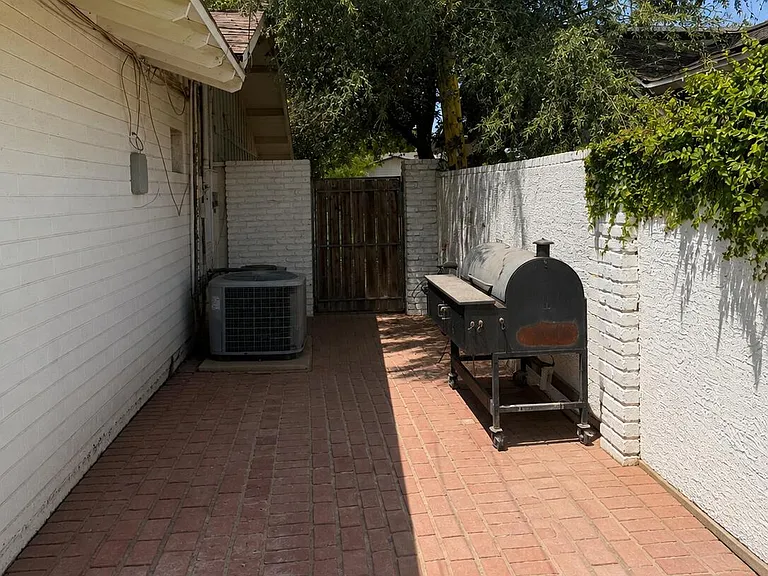 315 E Keim Dr — Photo 16