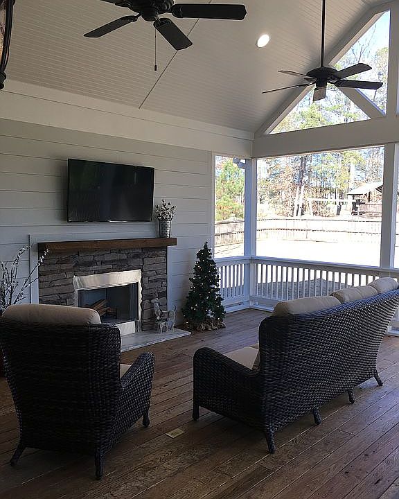 2nd image of 1100 Crabapple Cir