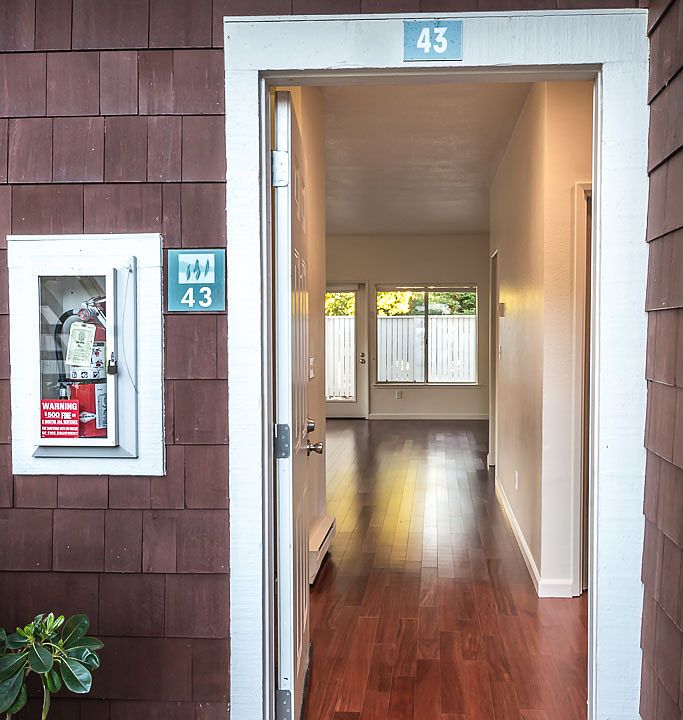 1st image of 43 Bayside Ct