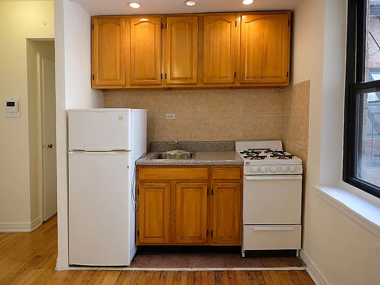 70 Clark St #4D — Photo 7
