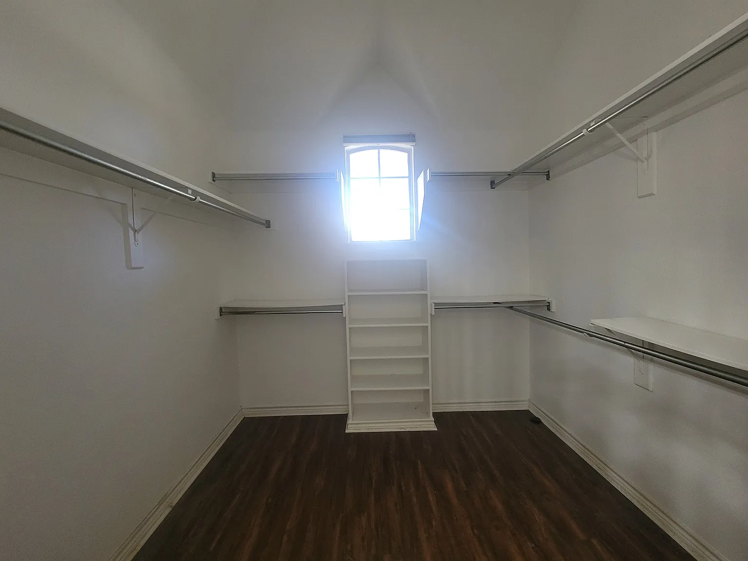 3 bed, 1726 sqft, $2,500 — Photo 3