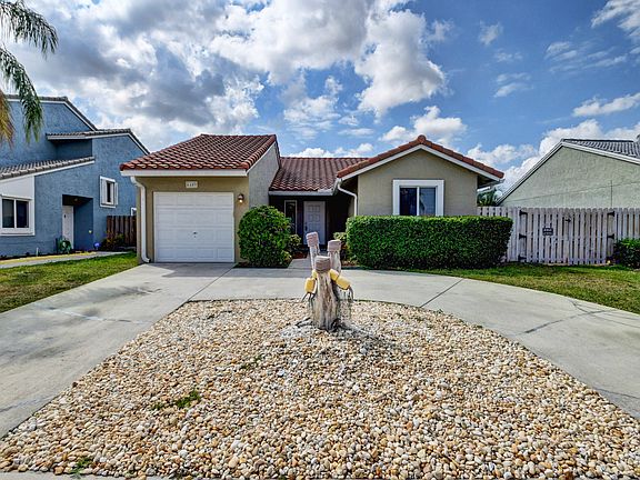 3rd image of 6409 Country Fair Cir
