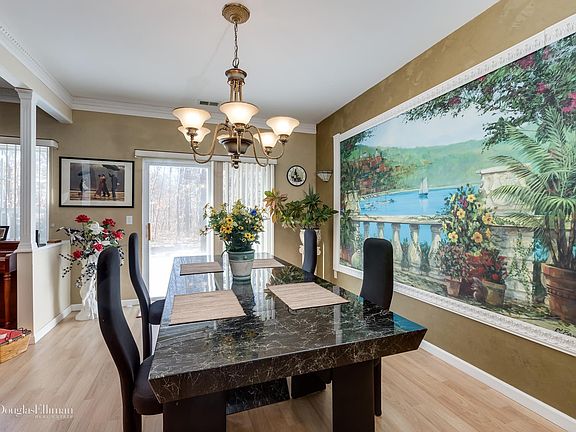 4th image of 108 Willow Wood Dr