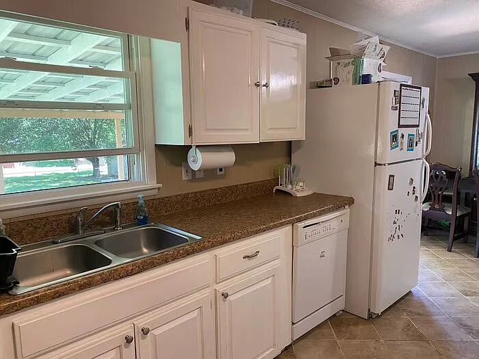 512 Clift Dr — Photo 7