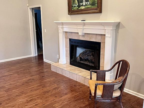 5th image of 4710 N Laurelwood Dr