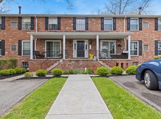 922 Guyasuta Ln, Pittsburgh, PA