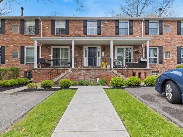 922 Guyasuta Ln, Pittsburgh, PA 15215