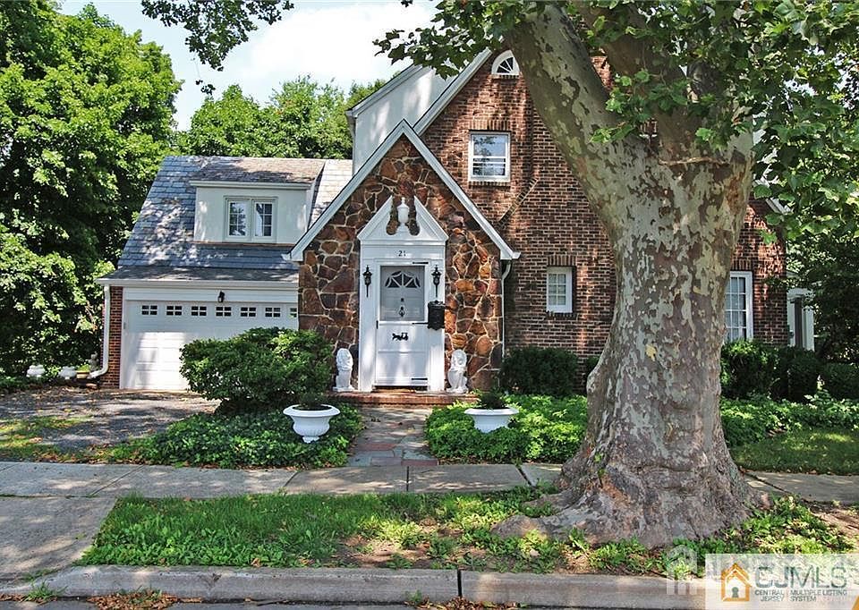 1st image of 21 Elm Pl