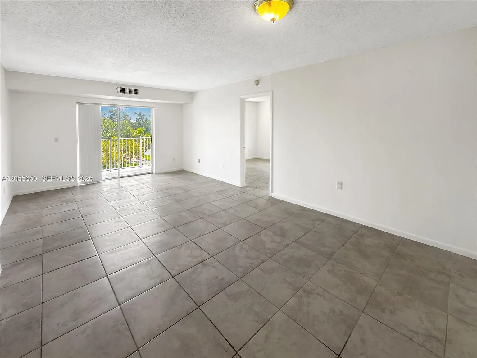 Saga Bay Gardens Condo — Photo 3