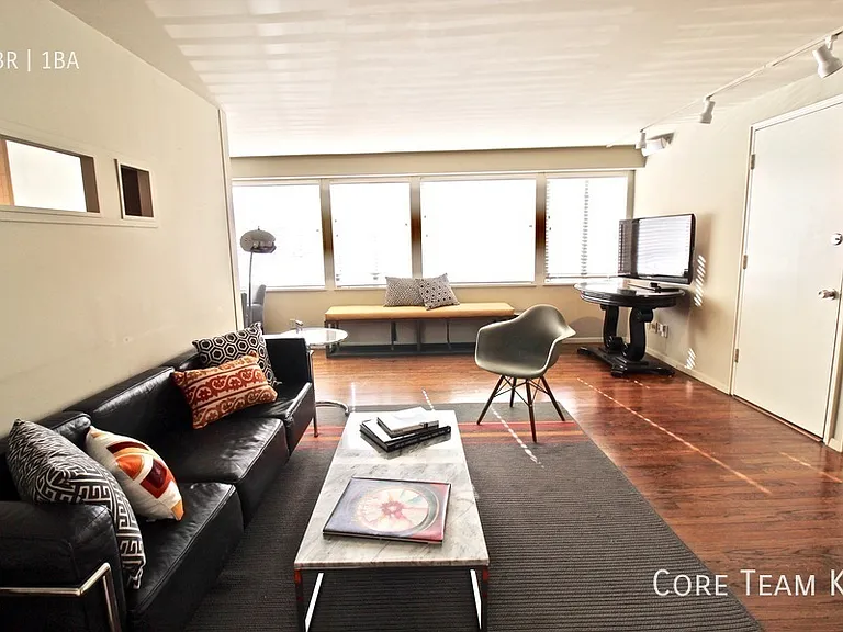 1020 W 44th St #6 — Photo 11