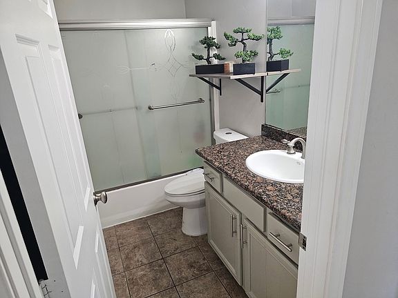 4th image of 267 S Mollison Ave Unit 9