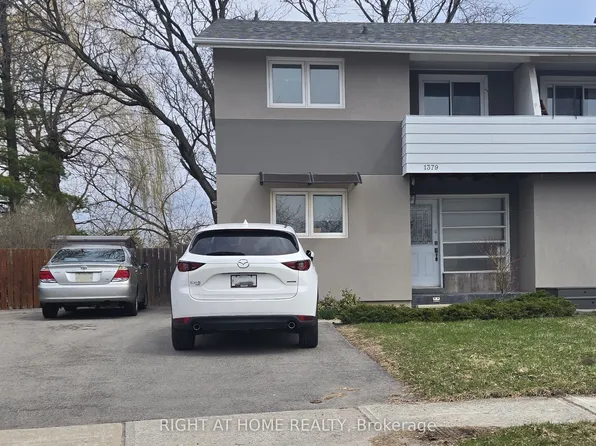 1379 Rock Ct, Mississauga, ON L5J 3W5