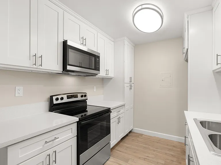 Applewood Apartments — Photo 9