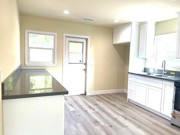 3rd image of 2825 Los Feliz Dr