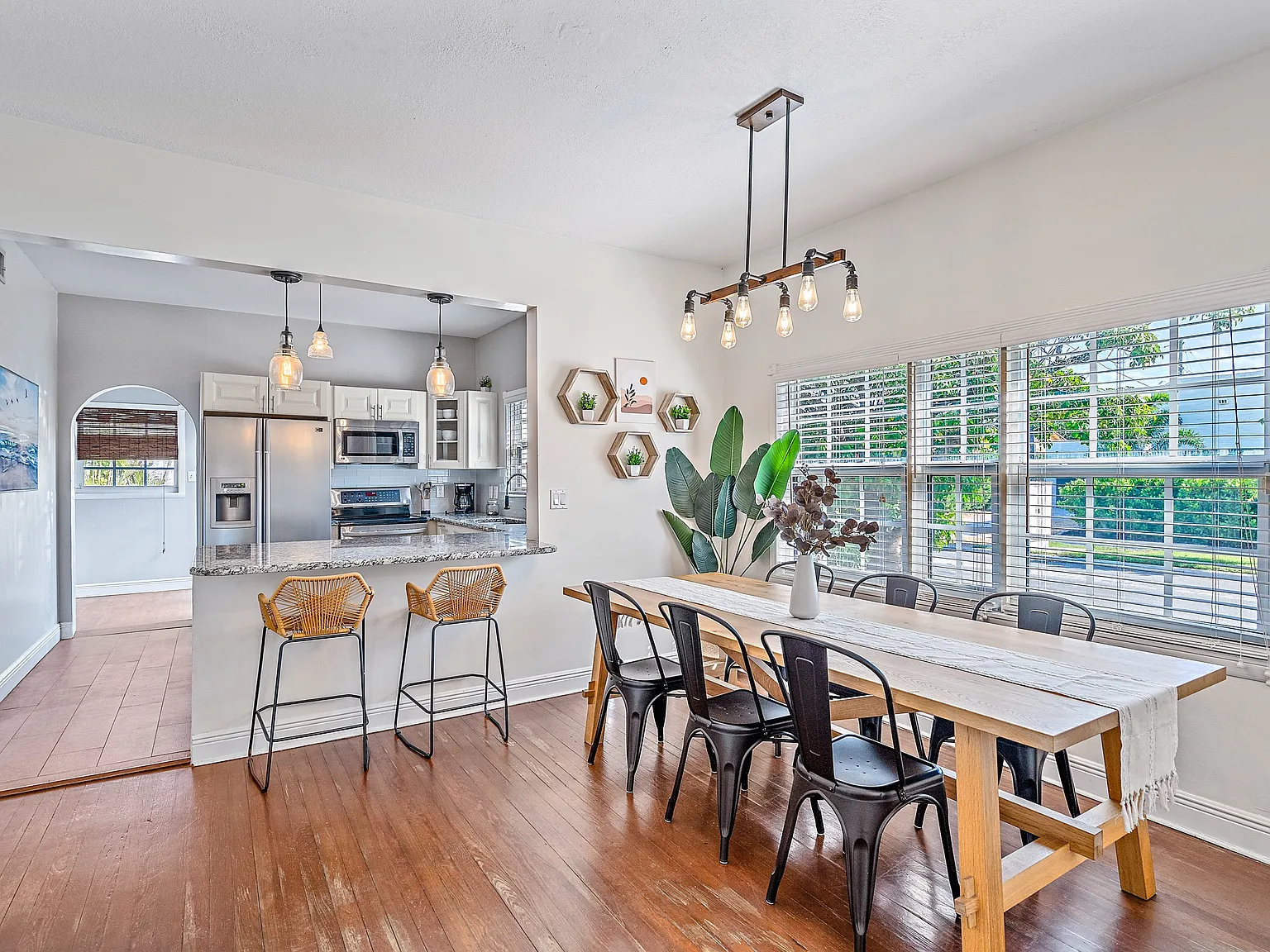 2 bed, 1335 sqft, $5,000 — Photo 4