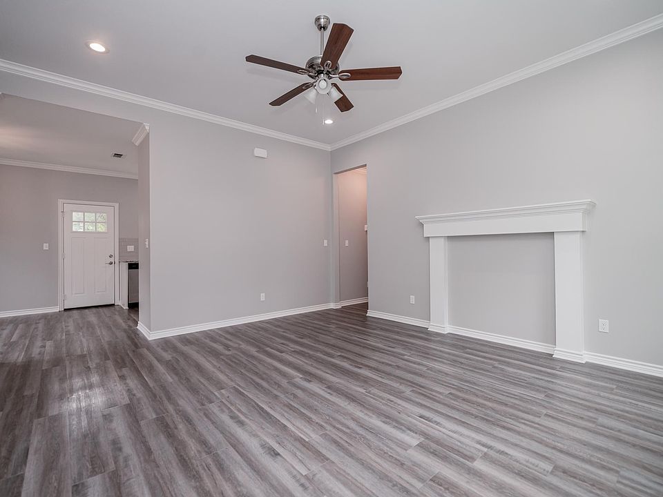 1st image of 411 N Fuller Ave