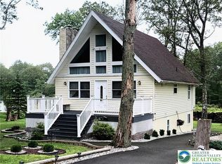 1025 Cricket Ln, Long Pond, PA 18334