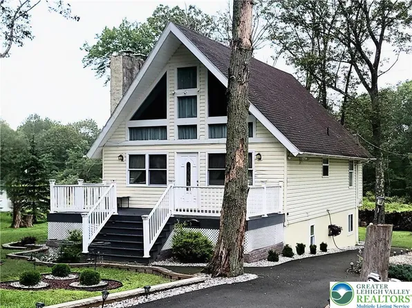 1025 Cricket Ln, Long Pond, PA 18334