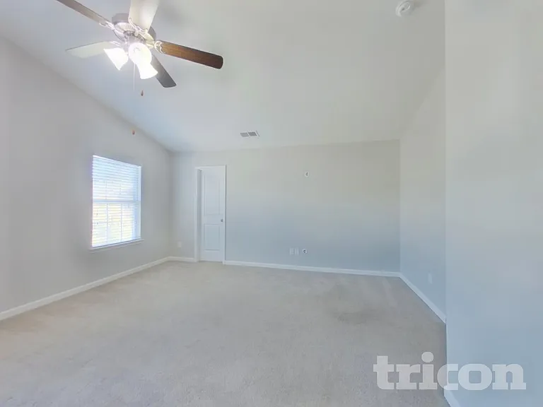 152 King William Dr — Photo 7