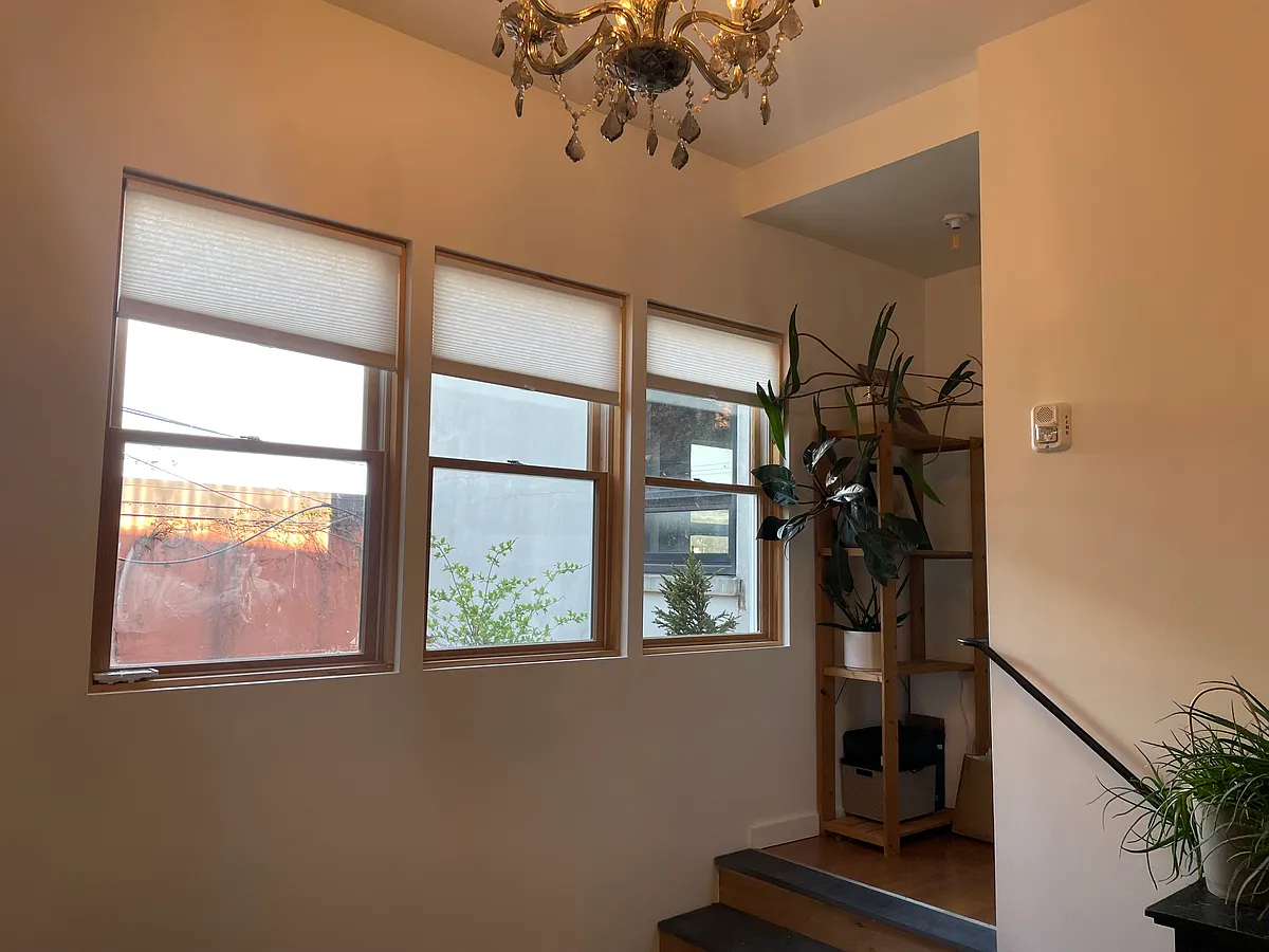 Building Photo - 15 W River St #2D