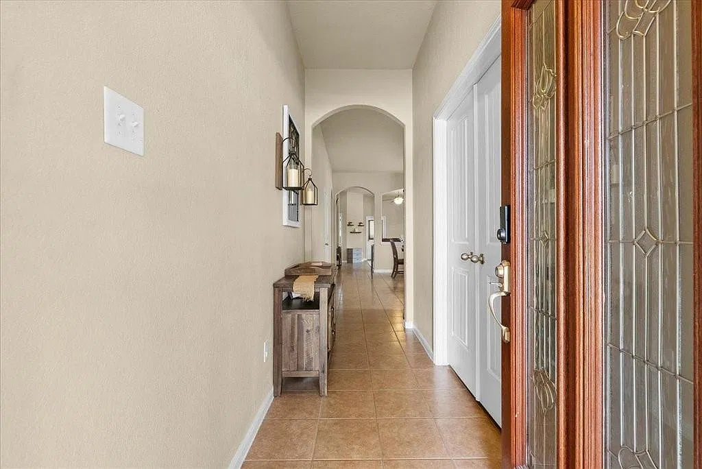 3 bed, 1803 sqft, $2,175 — Photo 3