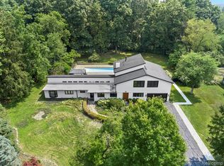 5721 Kenmoor Rd, Bloomfield Hills, MI 48301
