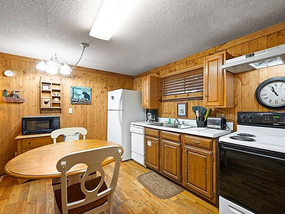 3rd image of 1106 Cole Ln