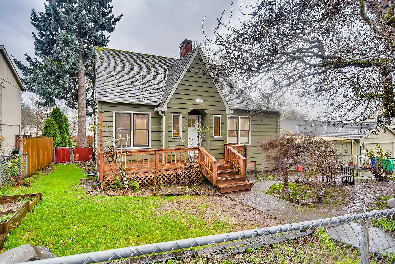 4056 SE Washington St — Photo 1