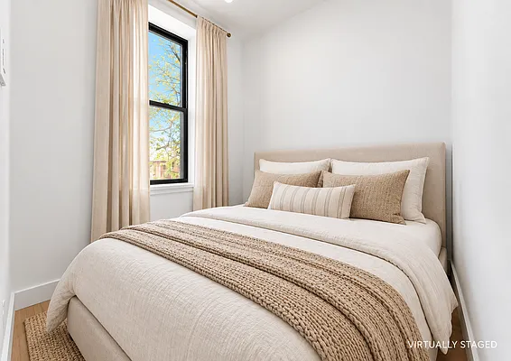 Bedroom, photo 1