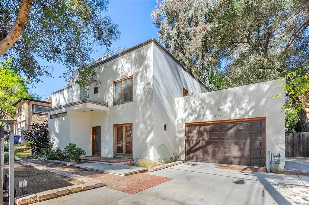 3 bed, 2.5 bath, 2454 sqft, $4,999 — Photo 1