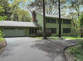 2 Oak Bend Rd, Poughkeepsie, NY 12603