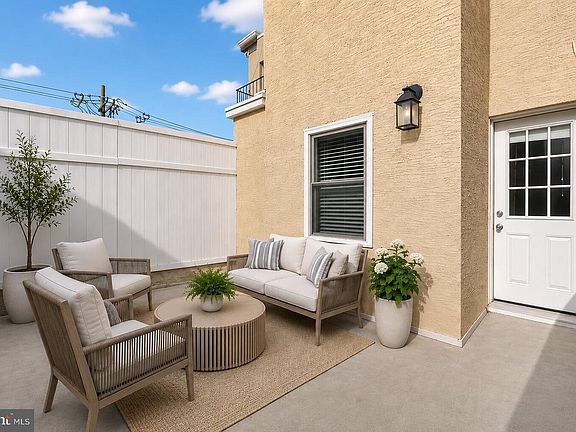 4th image of 1938 Green St #2
