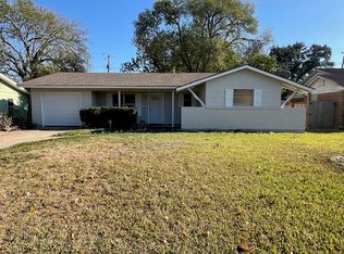 3405 E Mistletoe Ave, Victoria, TX 77901