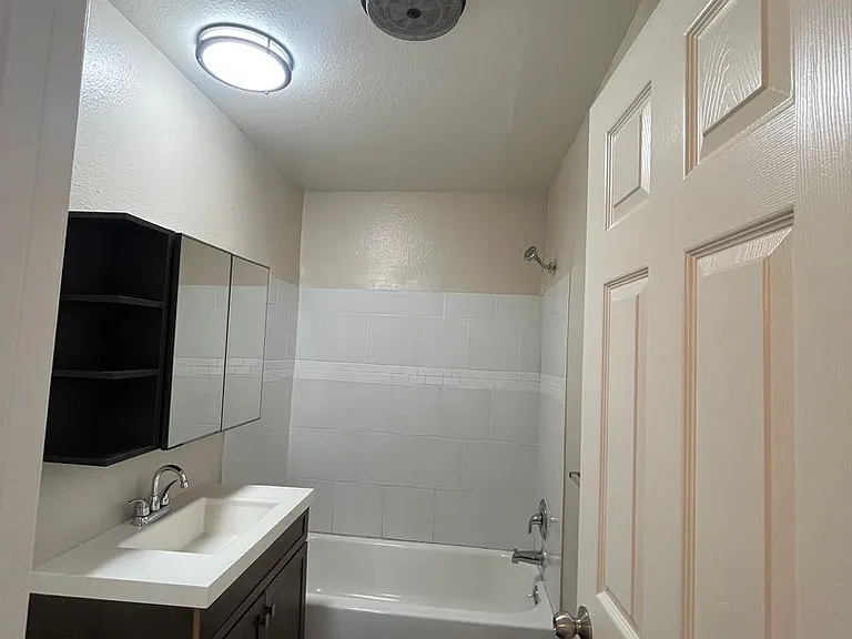 2230 E 6th St — Photo 26