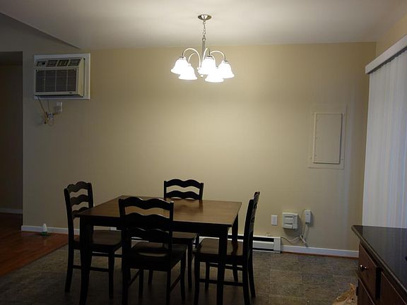 Spacious Breakfast Nook