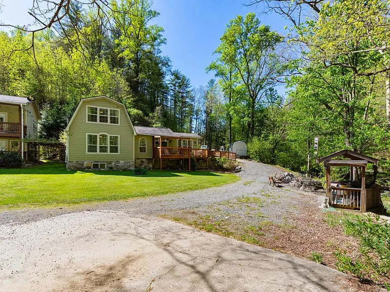 9228 Big Laurel Rd — Photo 23