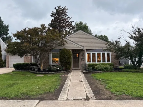 4930 W 92nd St, Oak Lawn, IL 60453