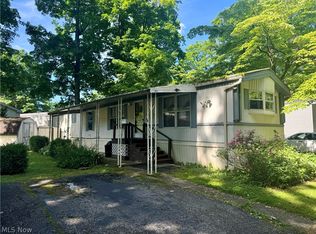 152 Maplegrove Ln, Mentor, OH 44060