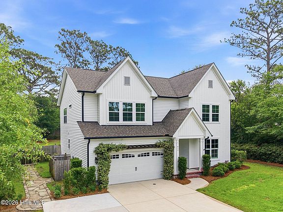 3rd image of 413 Robert E Lee Drive