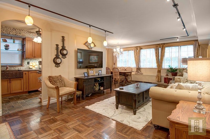 1st image of 15 W 72nd St APT 1C
