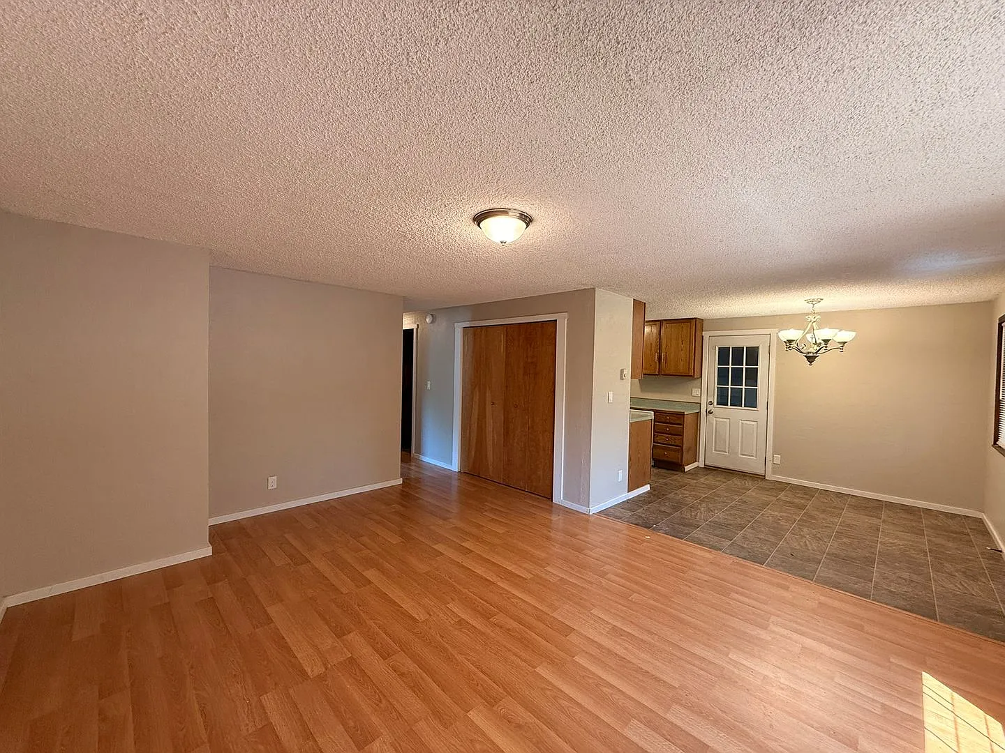 Three Bedroom On Large Lot — Photo 2