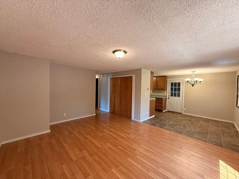 1465 Chase St — Photo 2