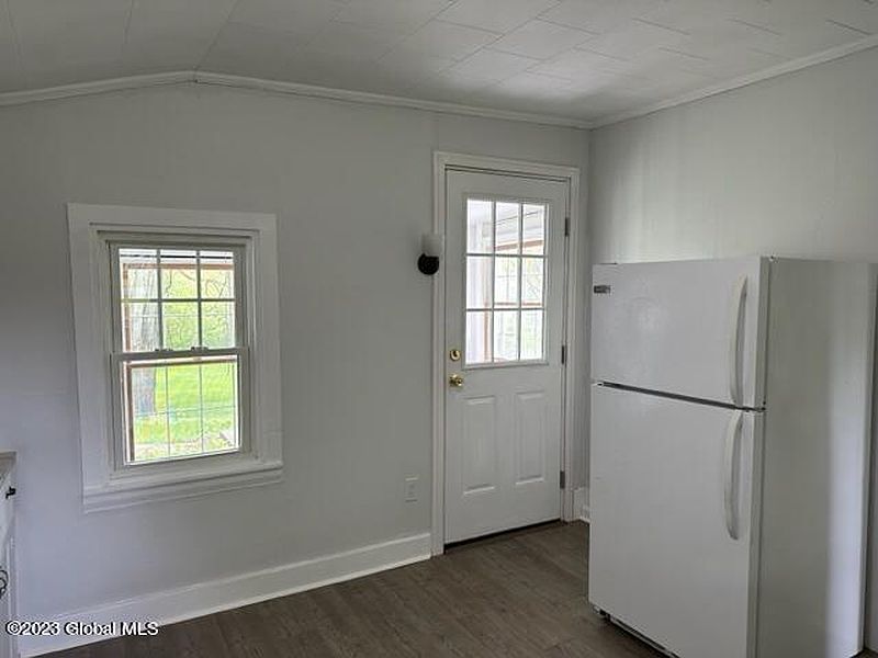 4th image of 39 Clapper Road