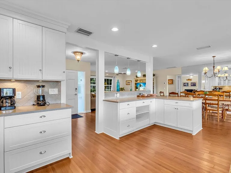 2732 Valencia Dr — Photo 42